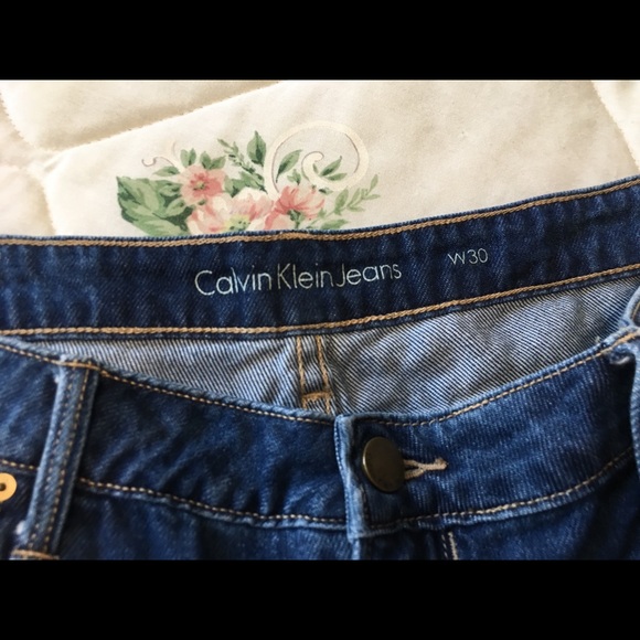 Calvin Klein Shorts Stretch & Distresses - Picture 4 of 4